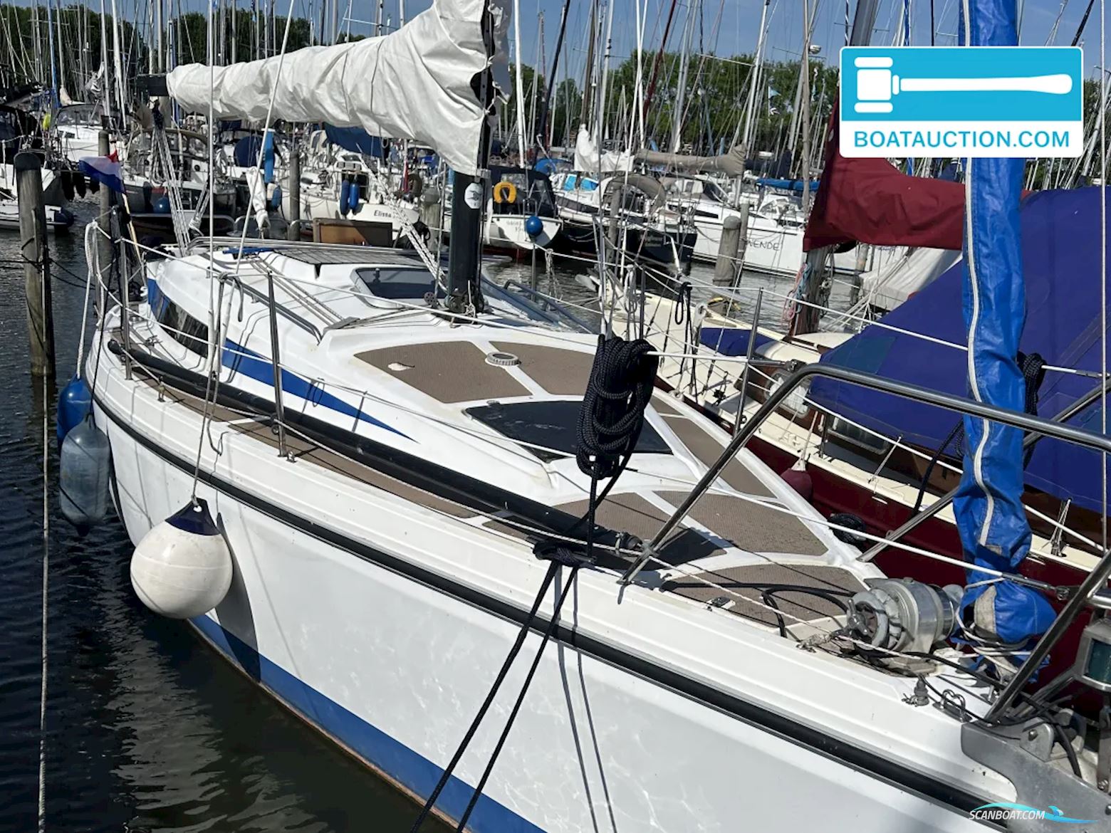 Bavaria 890 Sejlbåd 1983, med Volvo Penta motor, Holland
