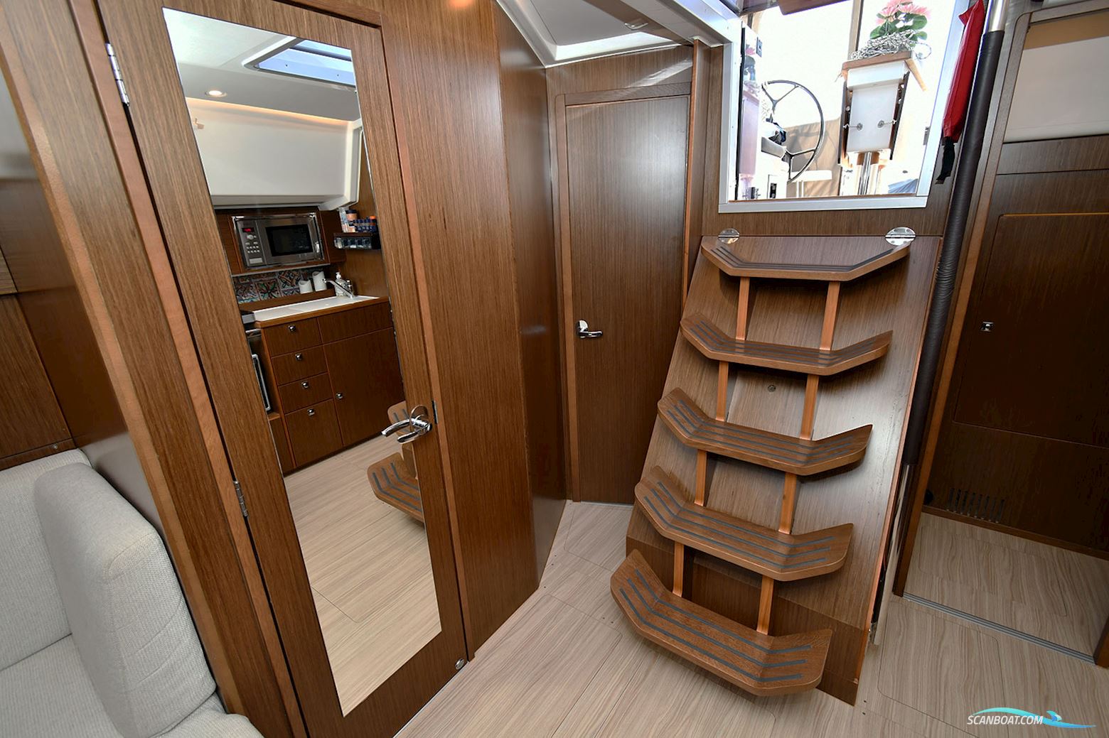 Bavaria C 38