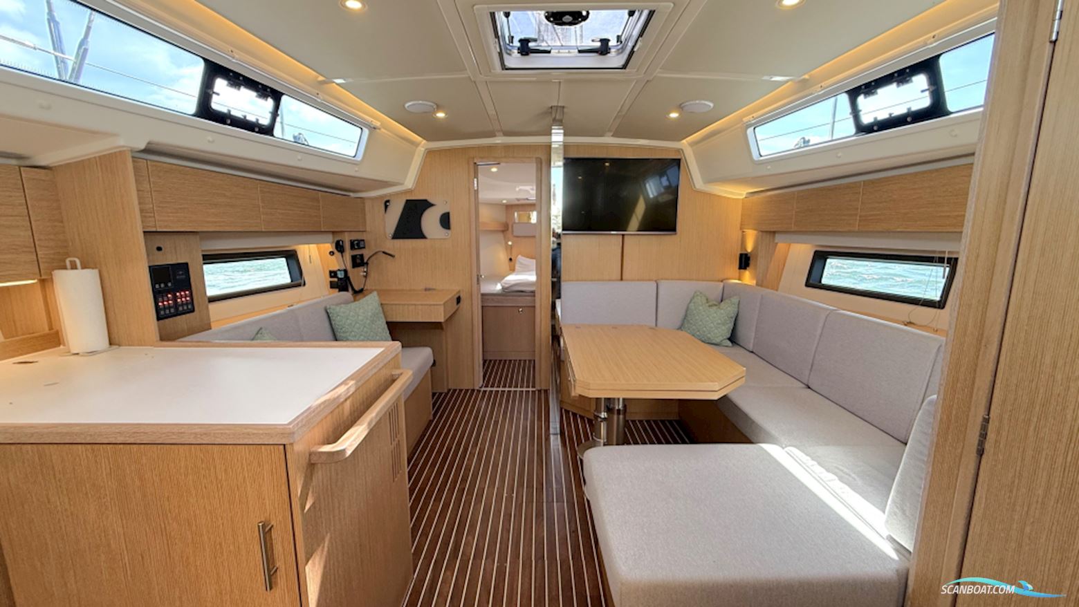 Bavaria C 42