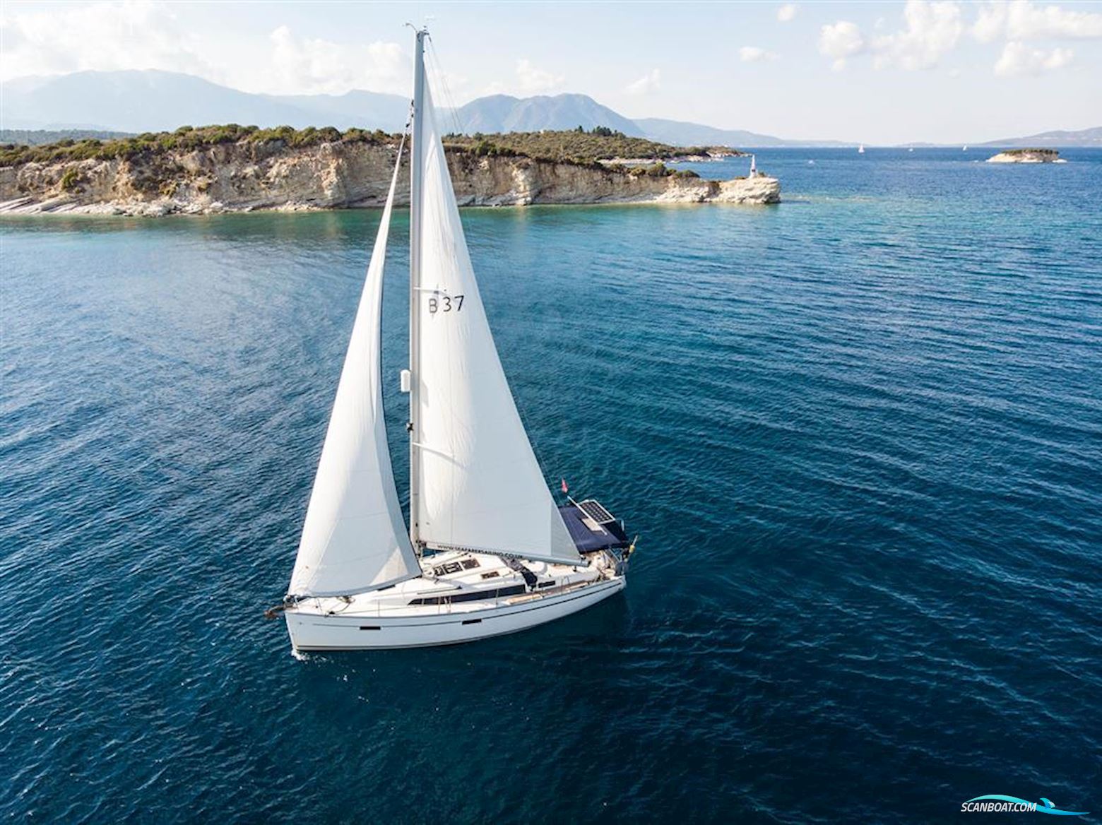 Bavaria Cruiser 37