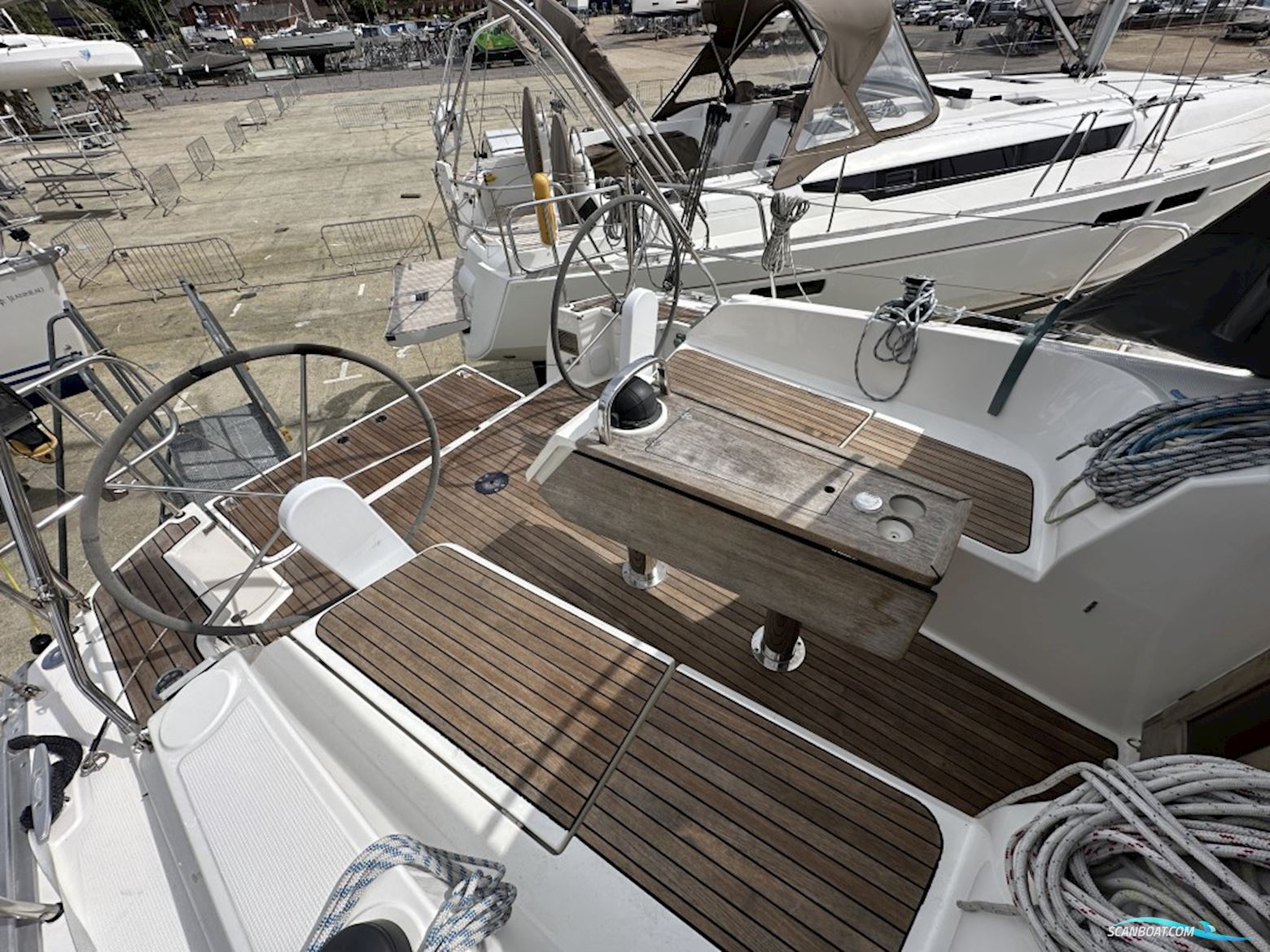 Bavaria Cruiser 37