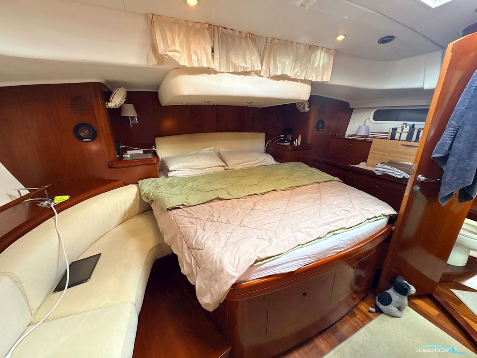Beneteau 57