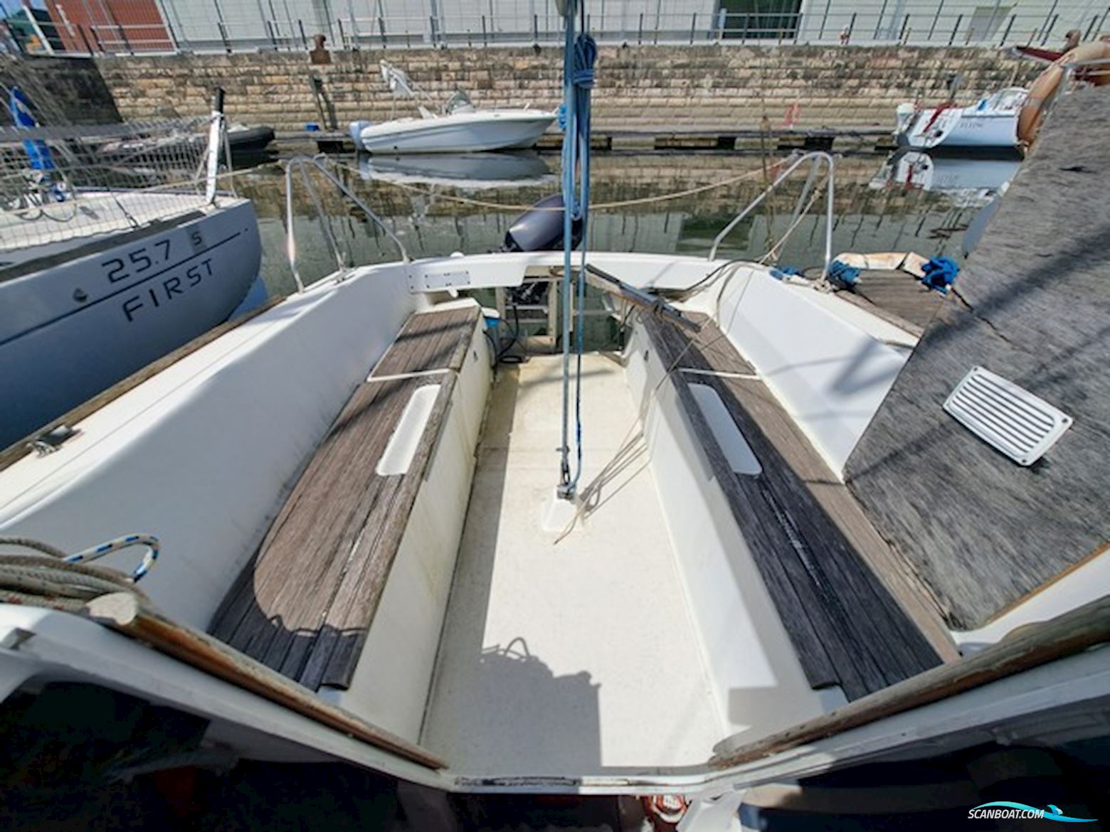 Beneteau First 211