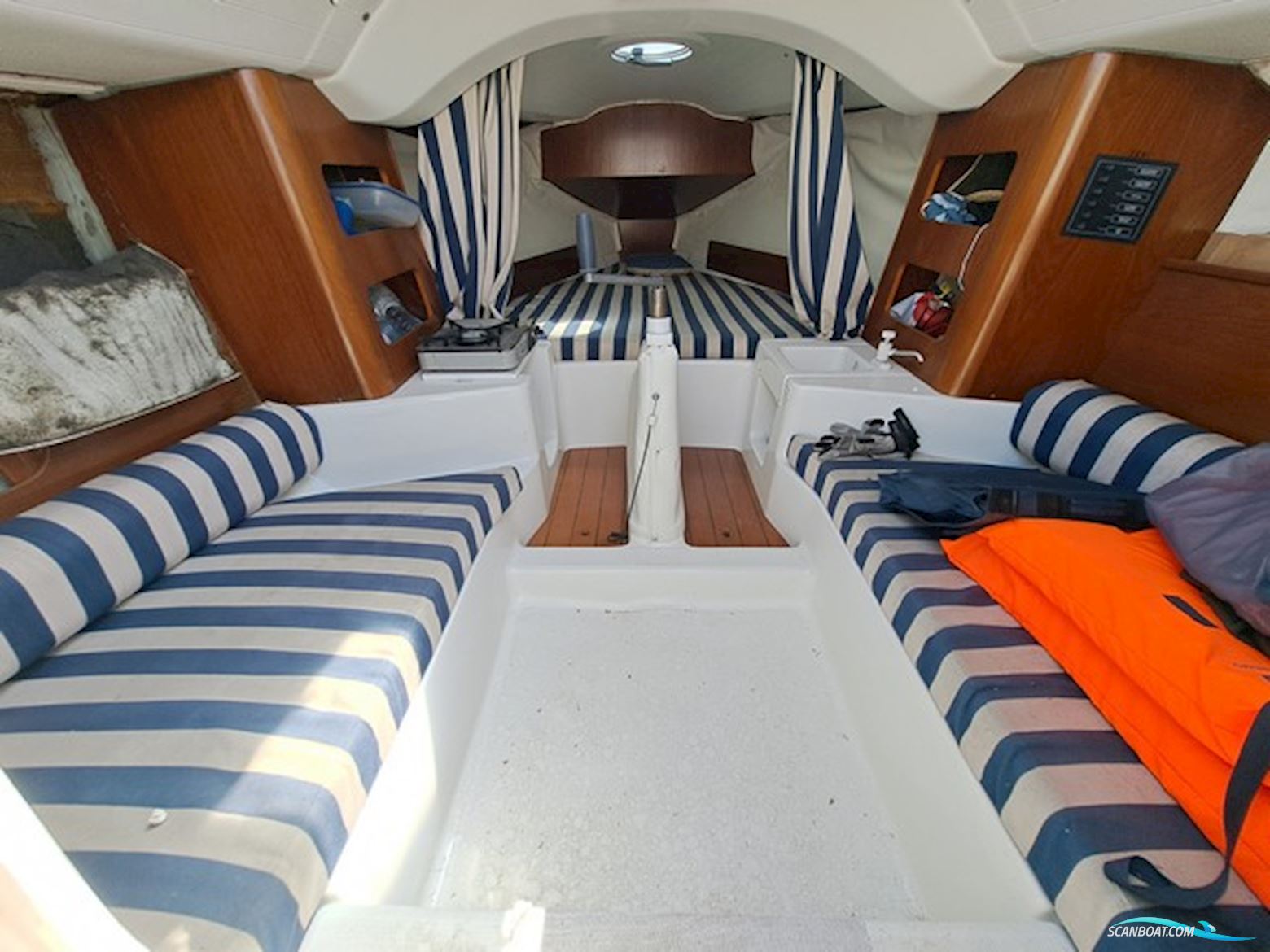 Beneteau First 211