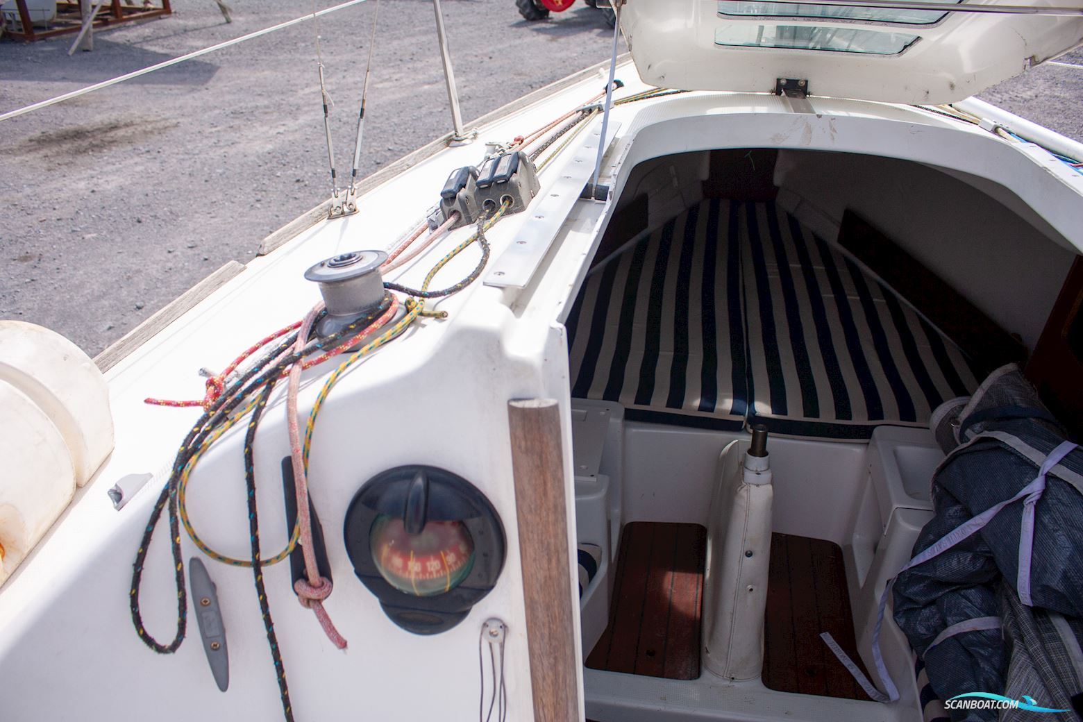 Beneteau First 211