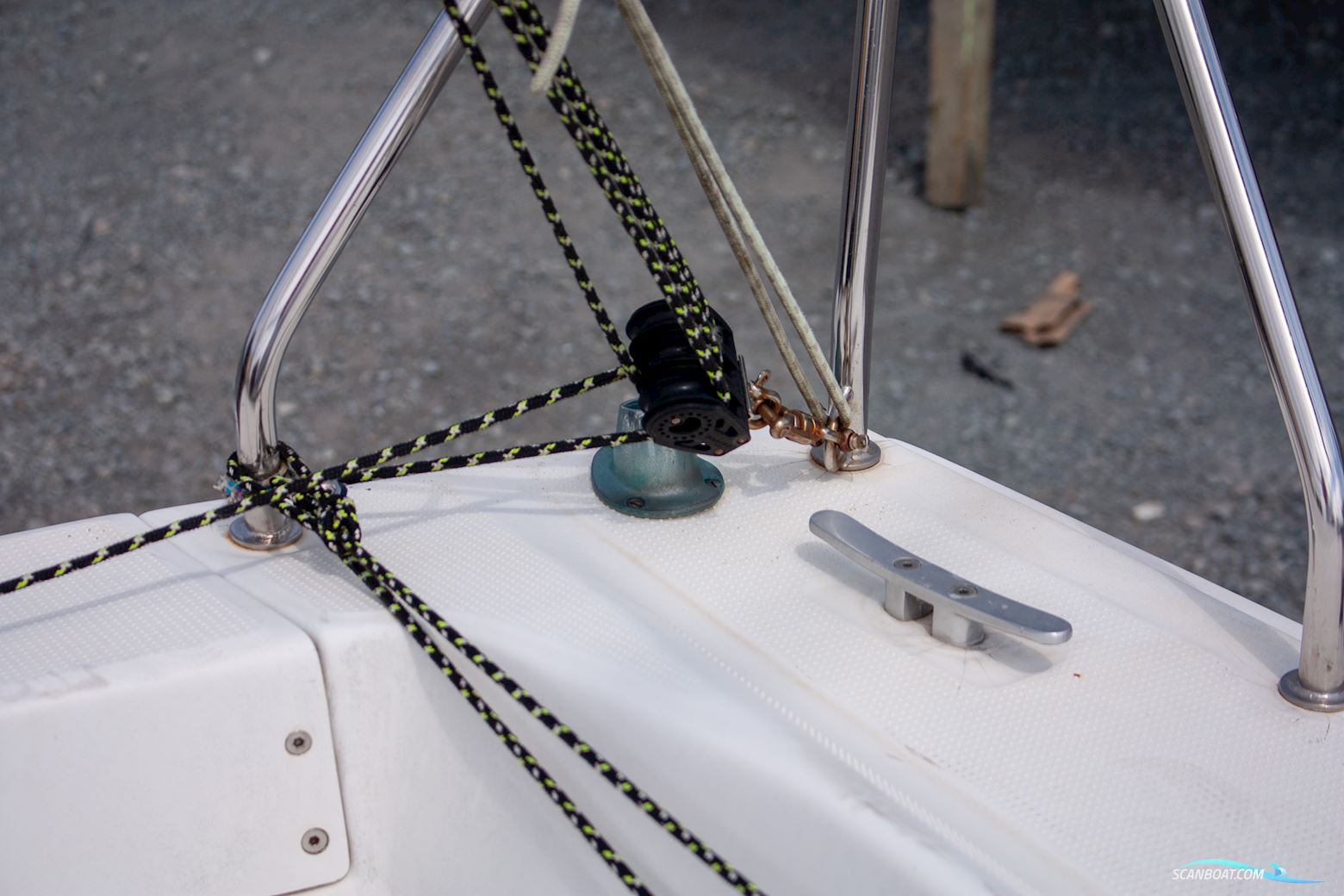 Beneteau First 211