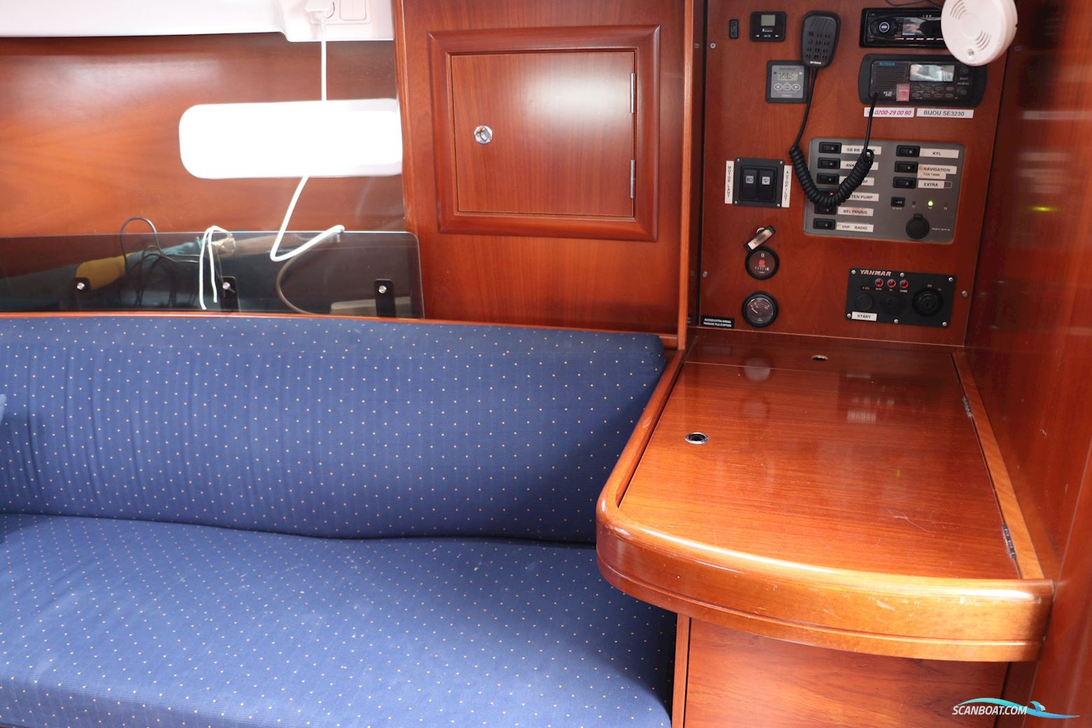 Beneteau Oceanis 323