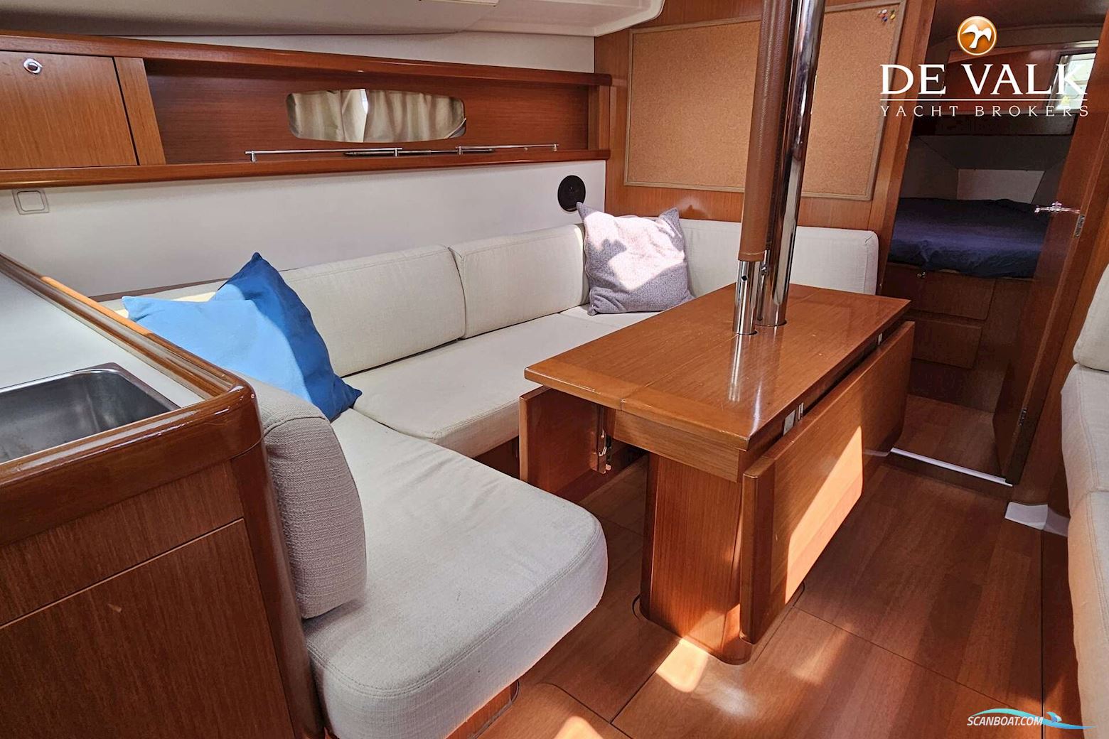 Beneteau Oceanis 37