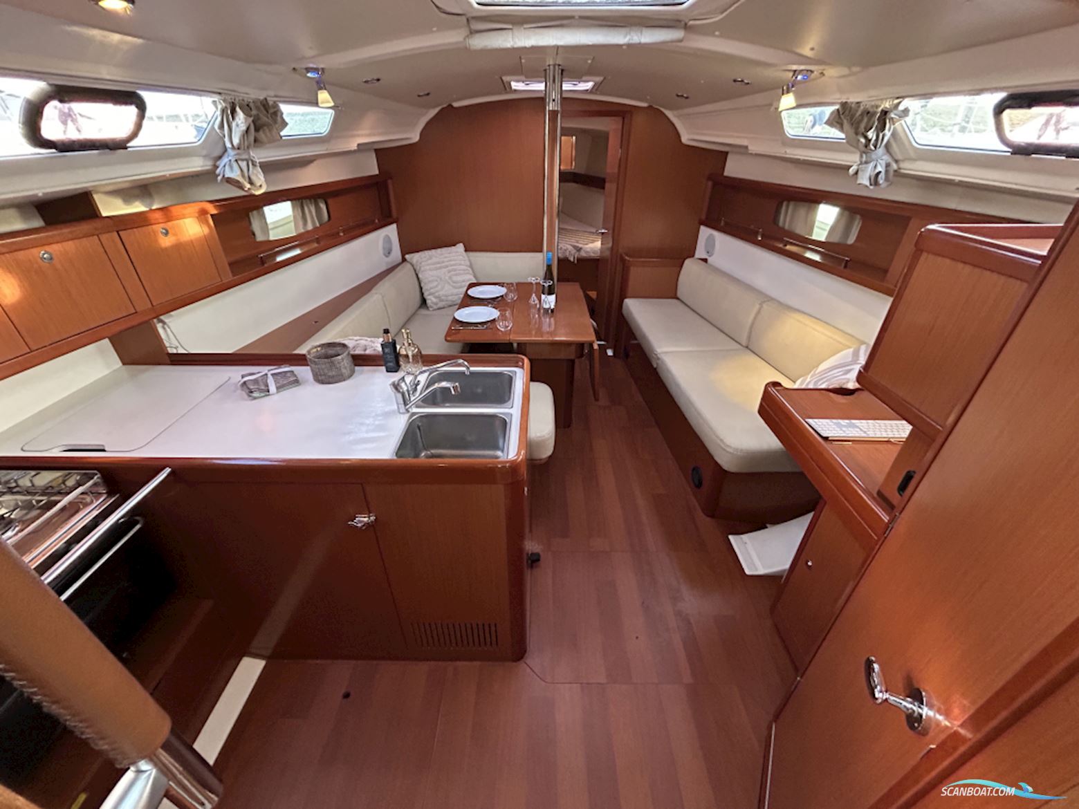 Beneteau Oceanis 37