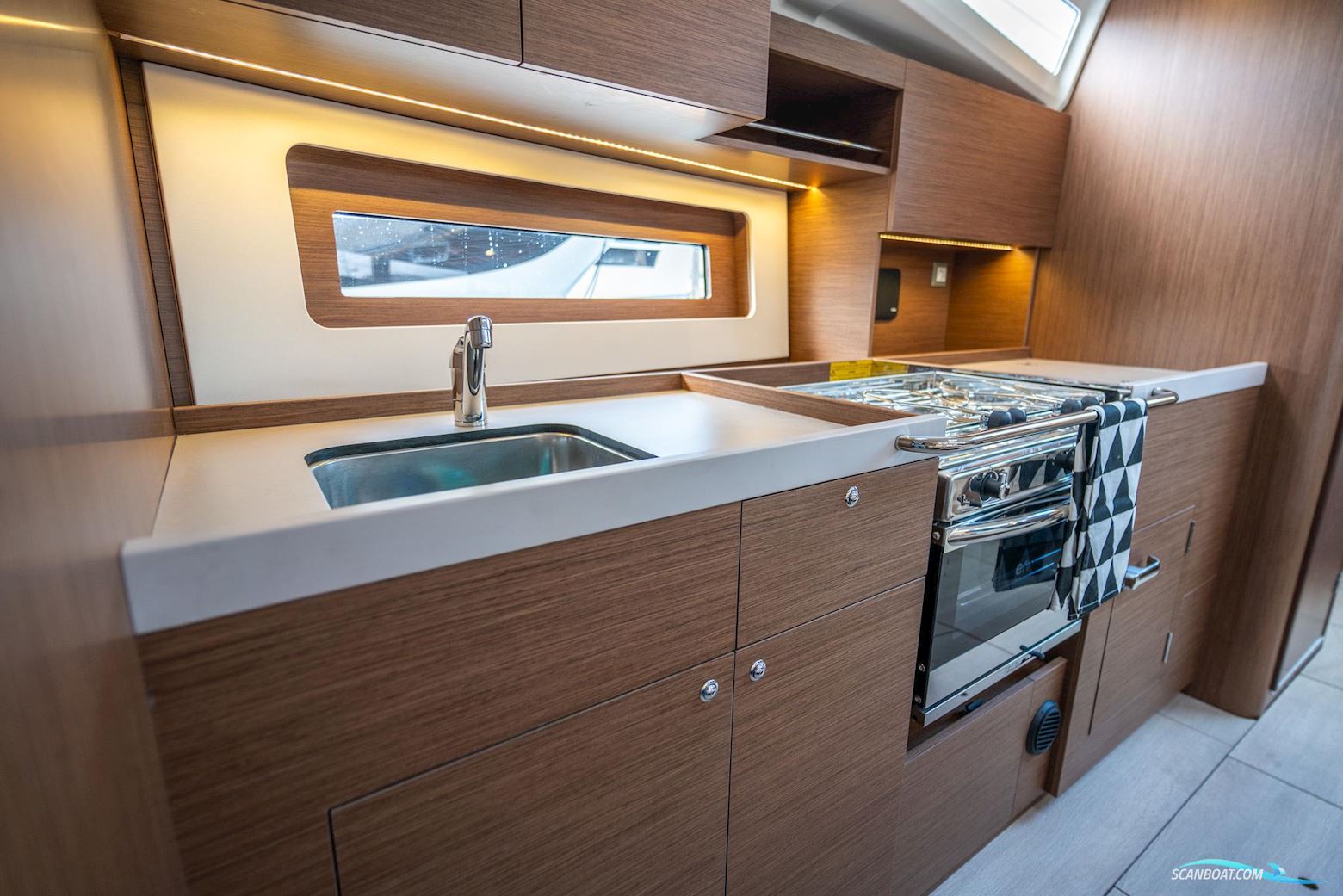 Beneteau Oceanis 37.1