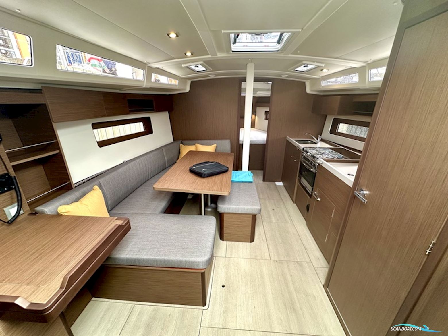 Beneteau Oceanis 37.1