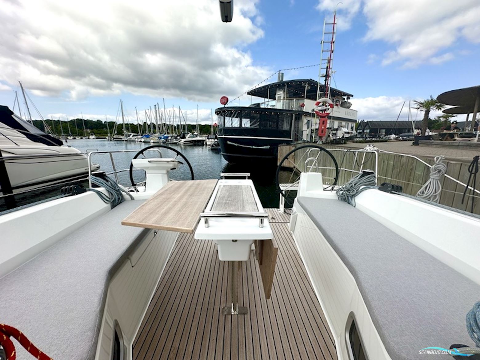 Beneteau Oceanis 37.1