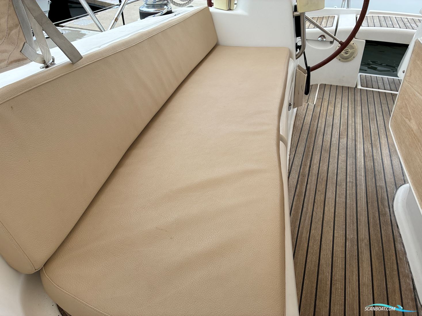 Beneteau Oceanis 40 Bov propel–ikke teakdæk