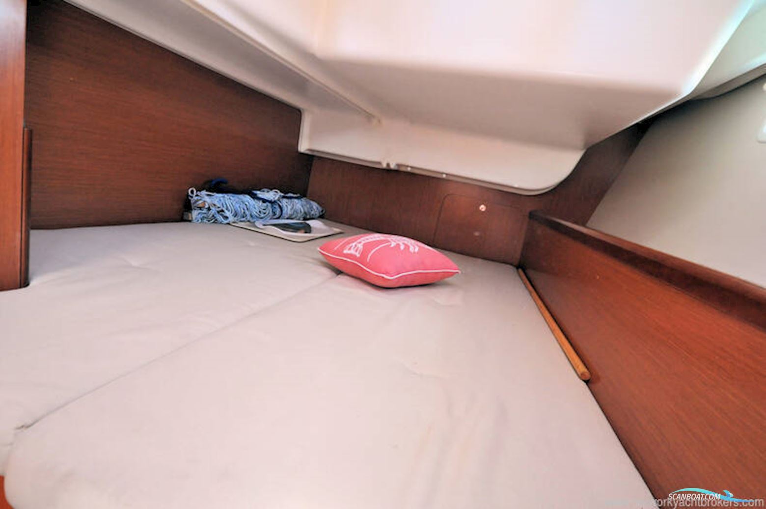 Beneteau Oceanis 43