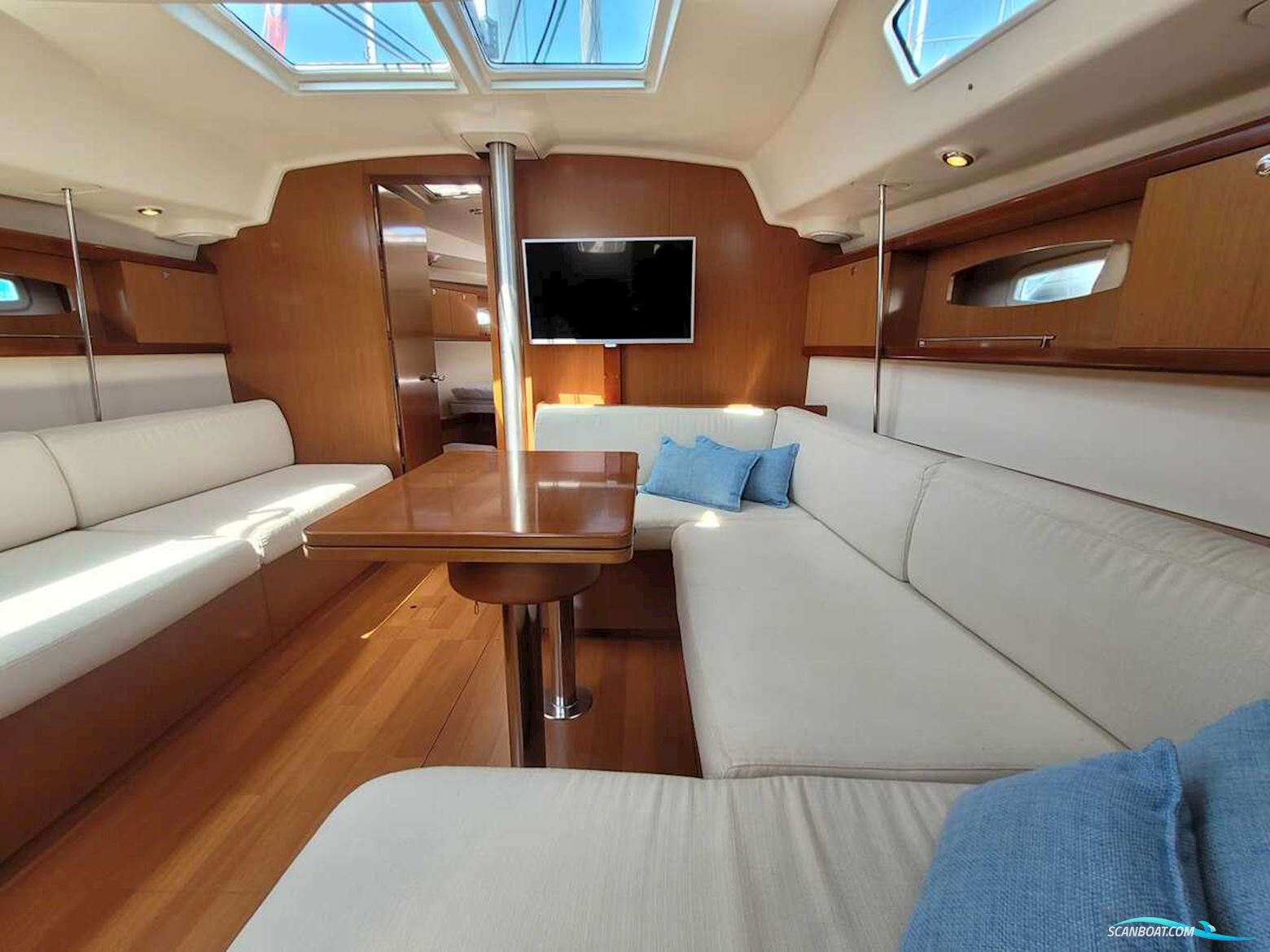 Beneteau Oceanis 43