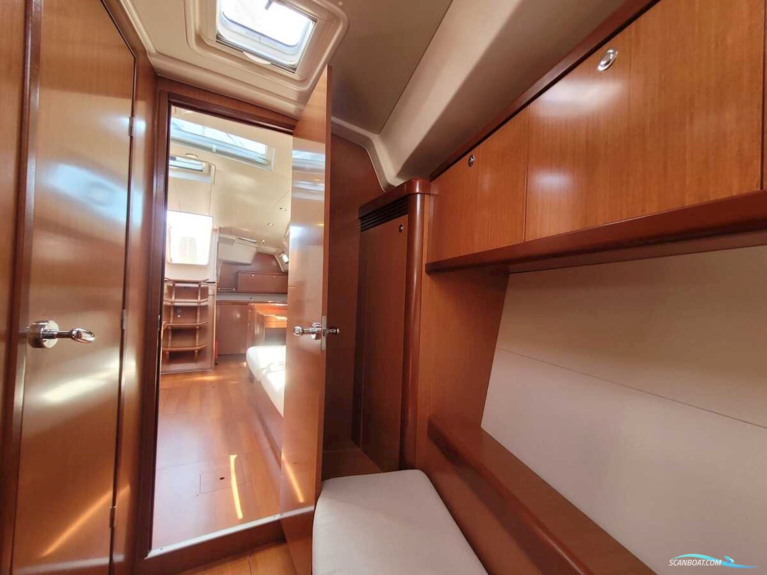 Beneteau Oceanis 43