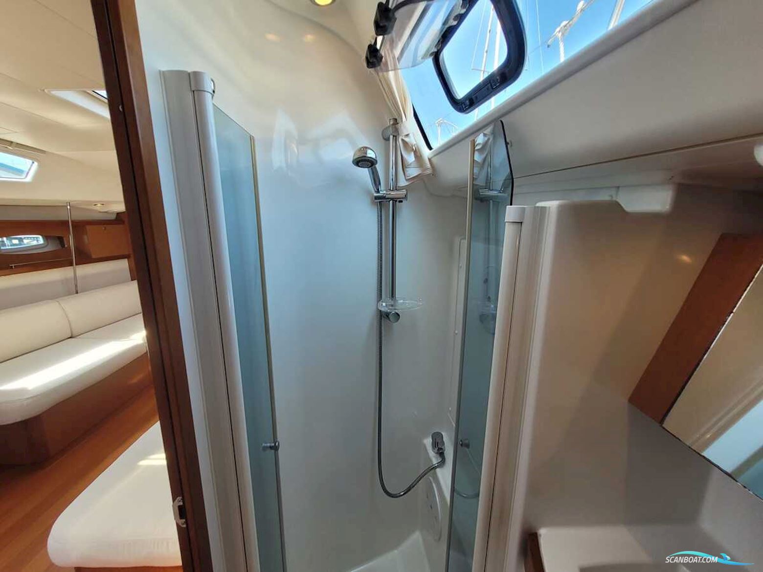 Beneteau Oceanis 43