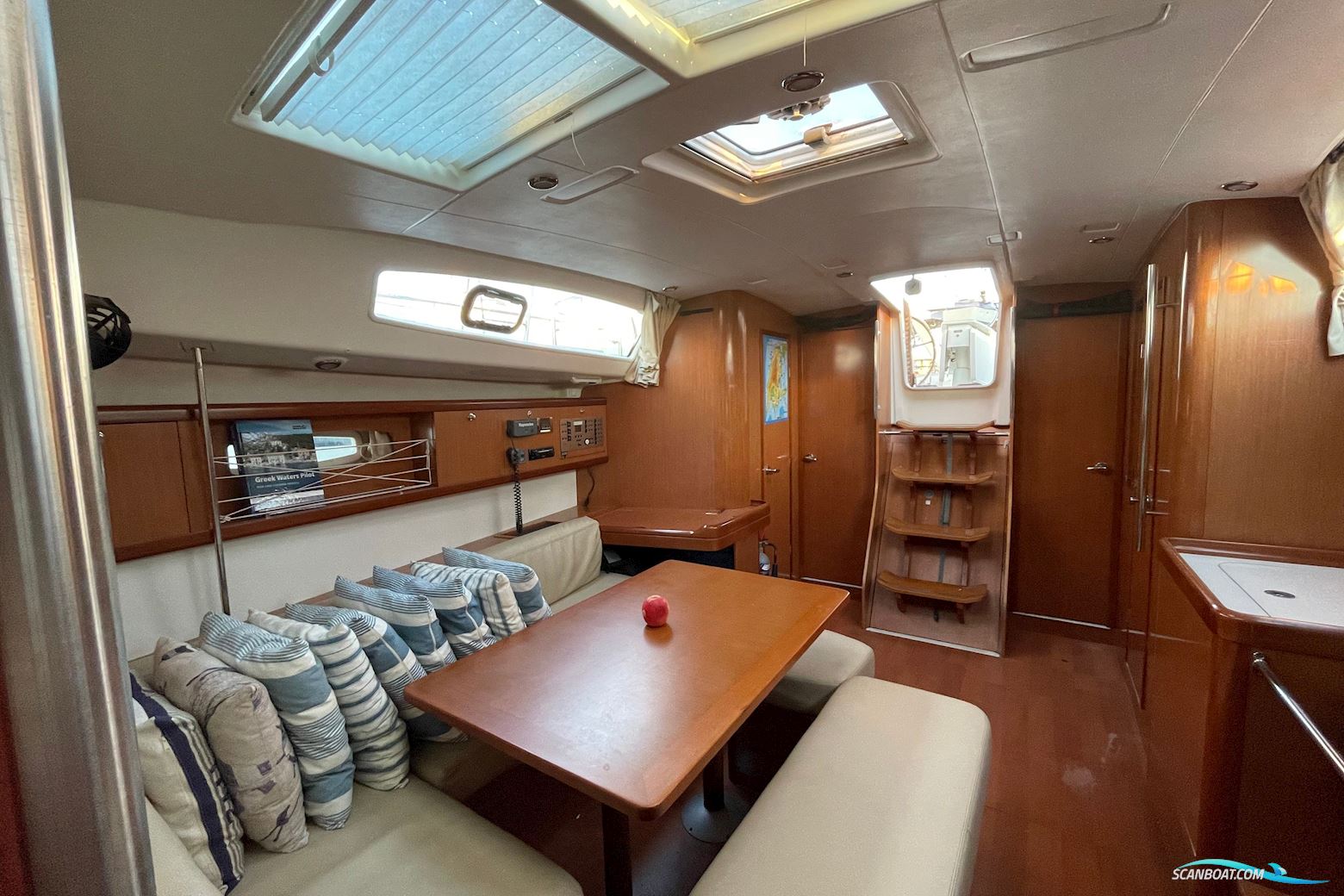 Beneteau Oceanis 43