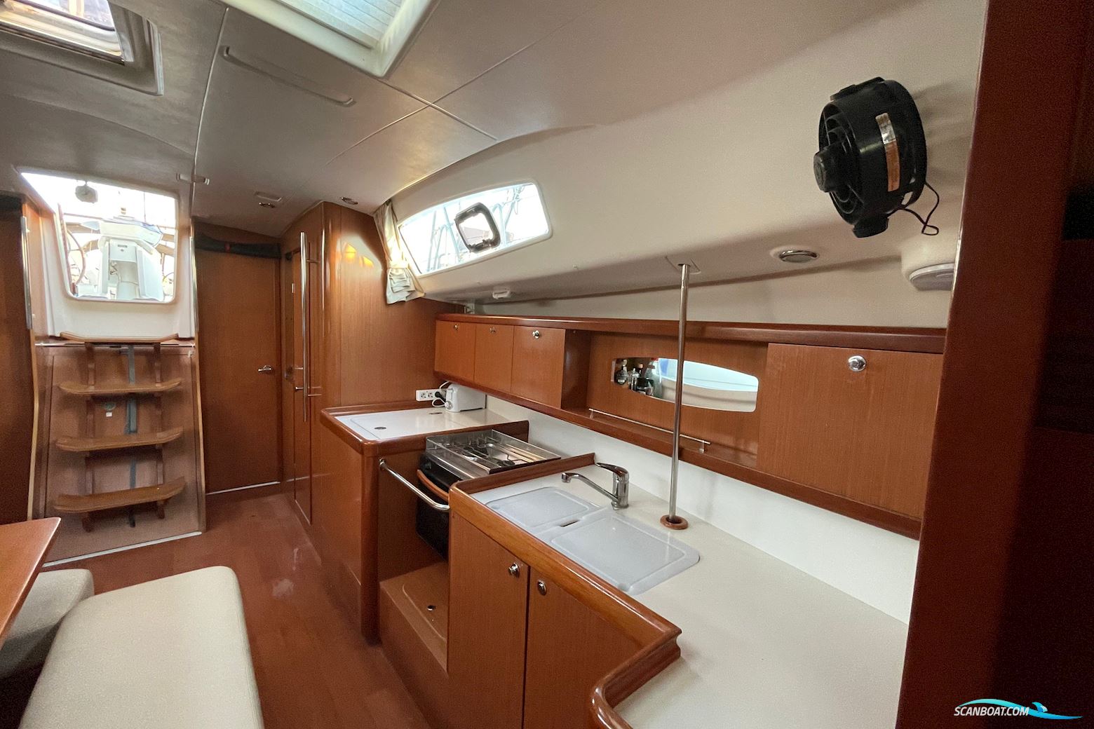 Beneteau Oceanis 43