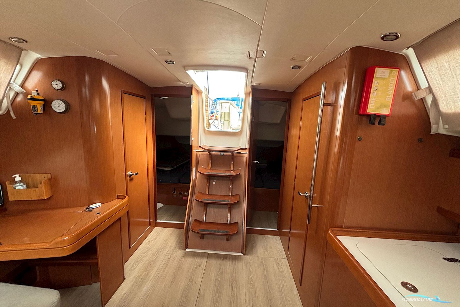 Beneteau Oceanis 43