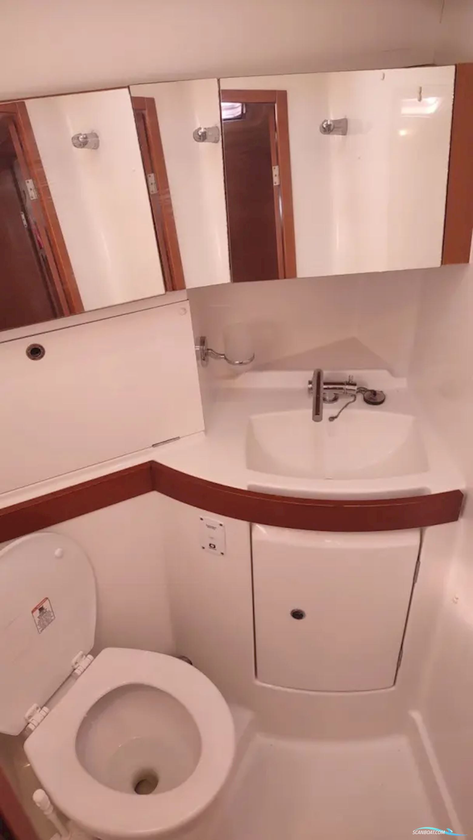 Beneteau Oceanis 43