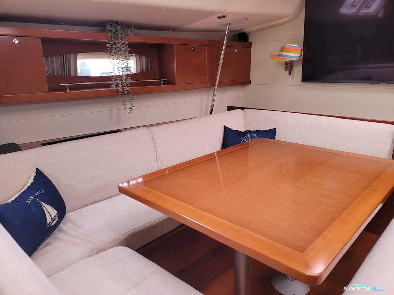 Beneteau Oceanis 54