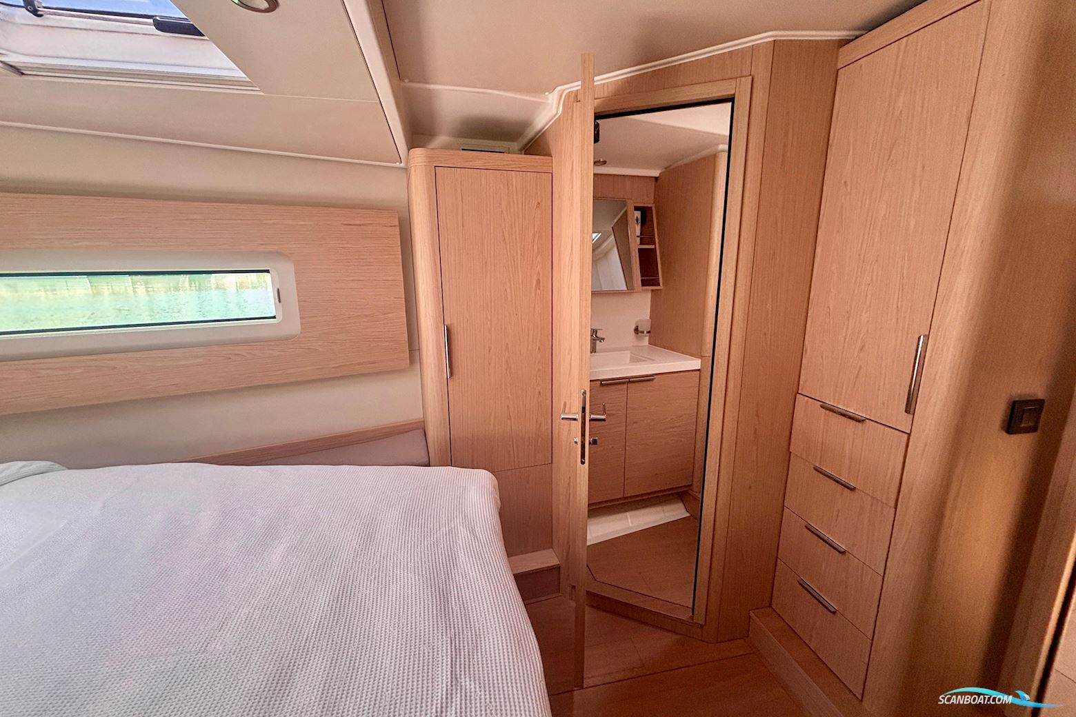 Beneteau Oceanis Yacht 54