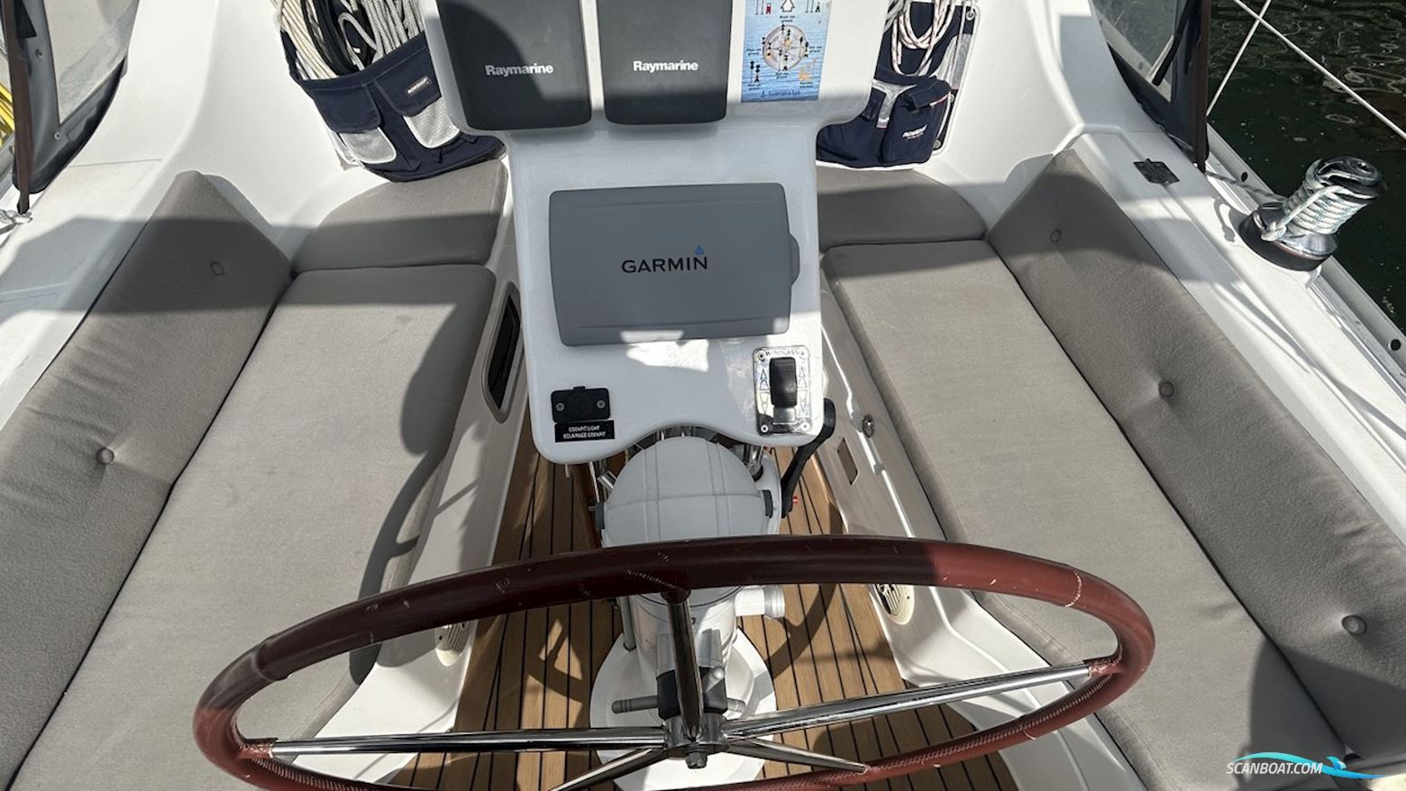 BENETEAU SEGELBÅTAR OCEANIS 323