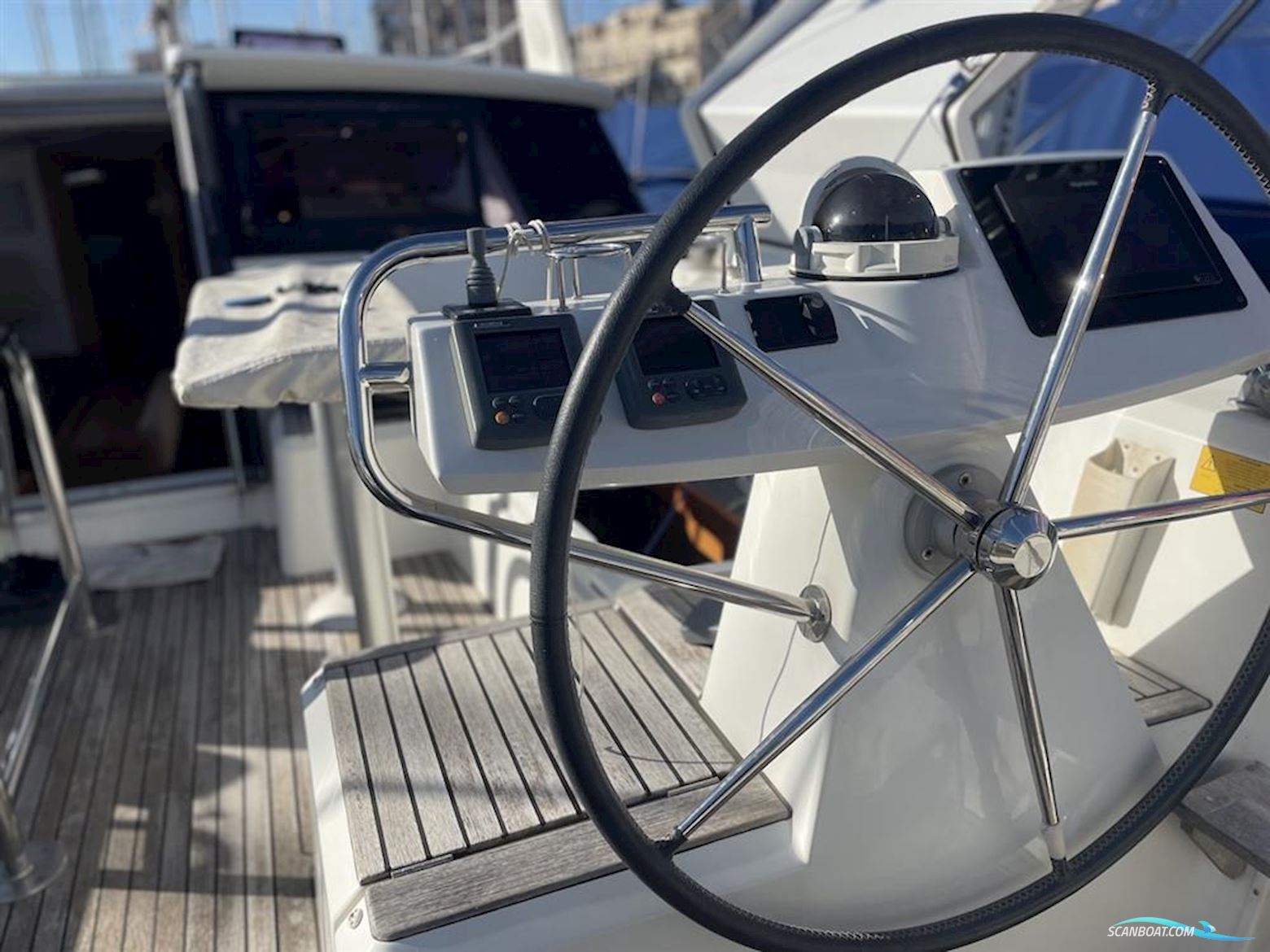 Beneteau Sense 43