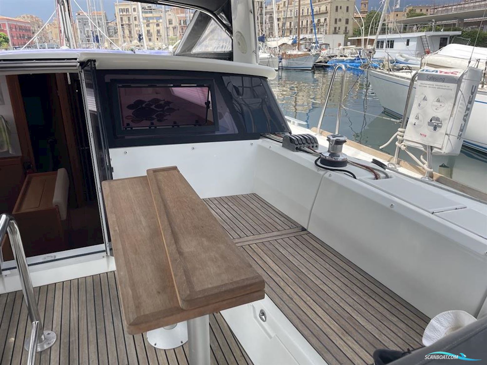 Beneteau Sense 43