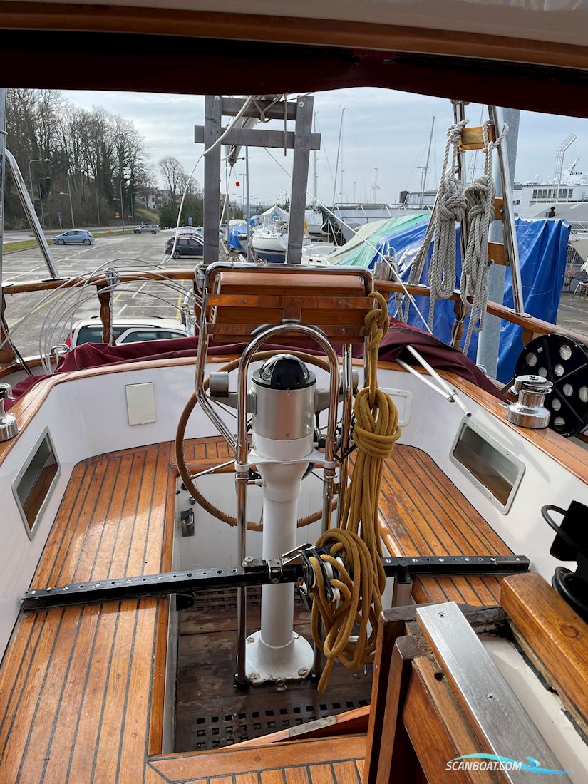 Bruce Roberts Spray 33