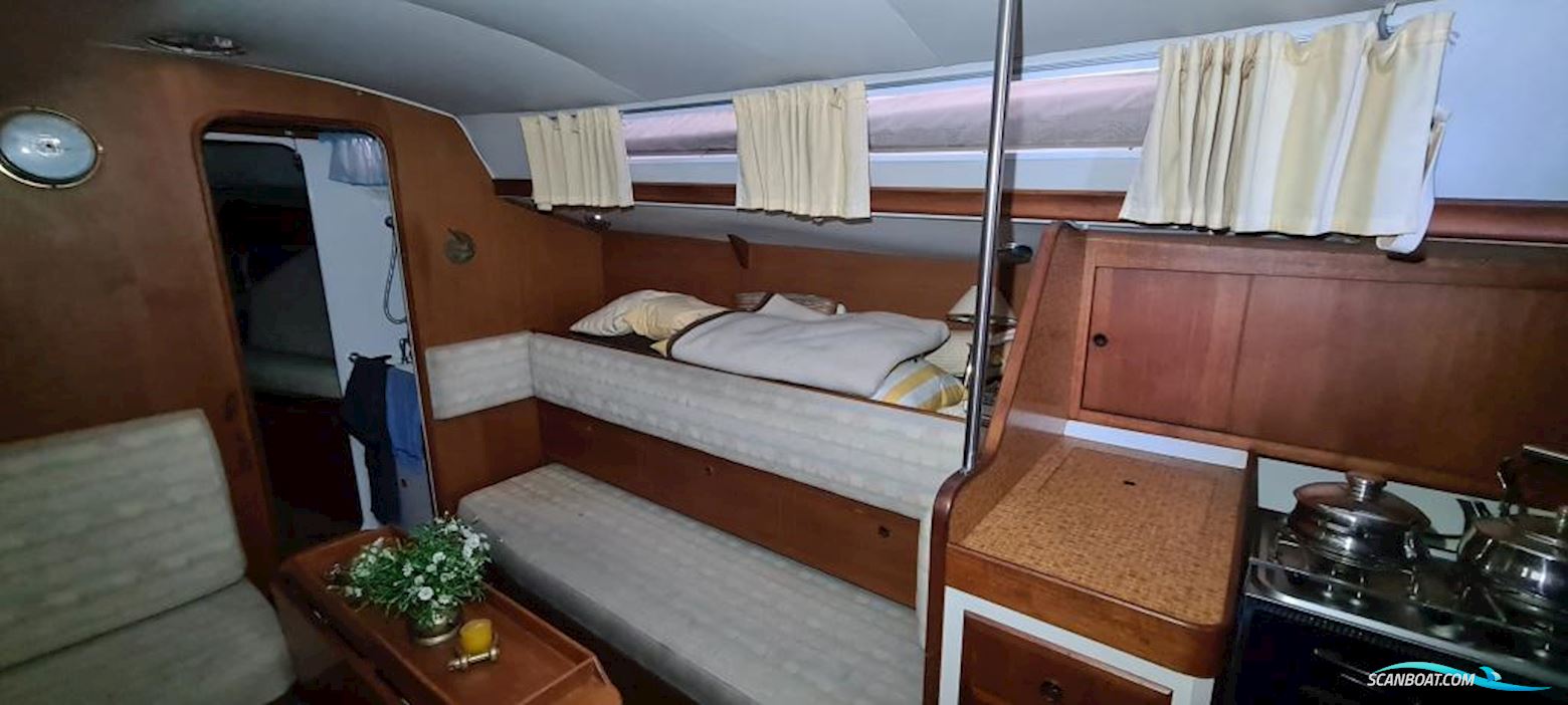 Camper & Nicholsons 35