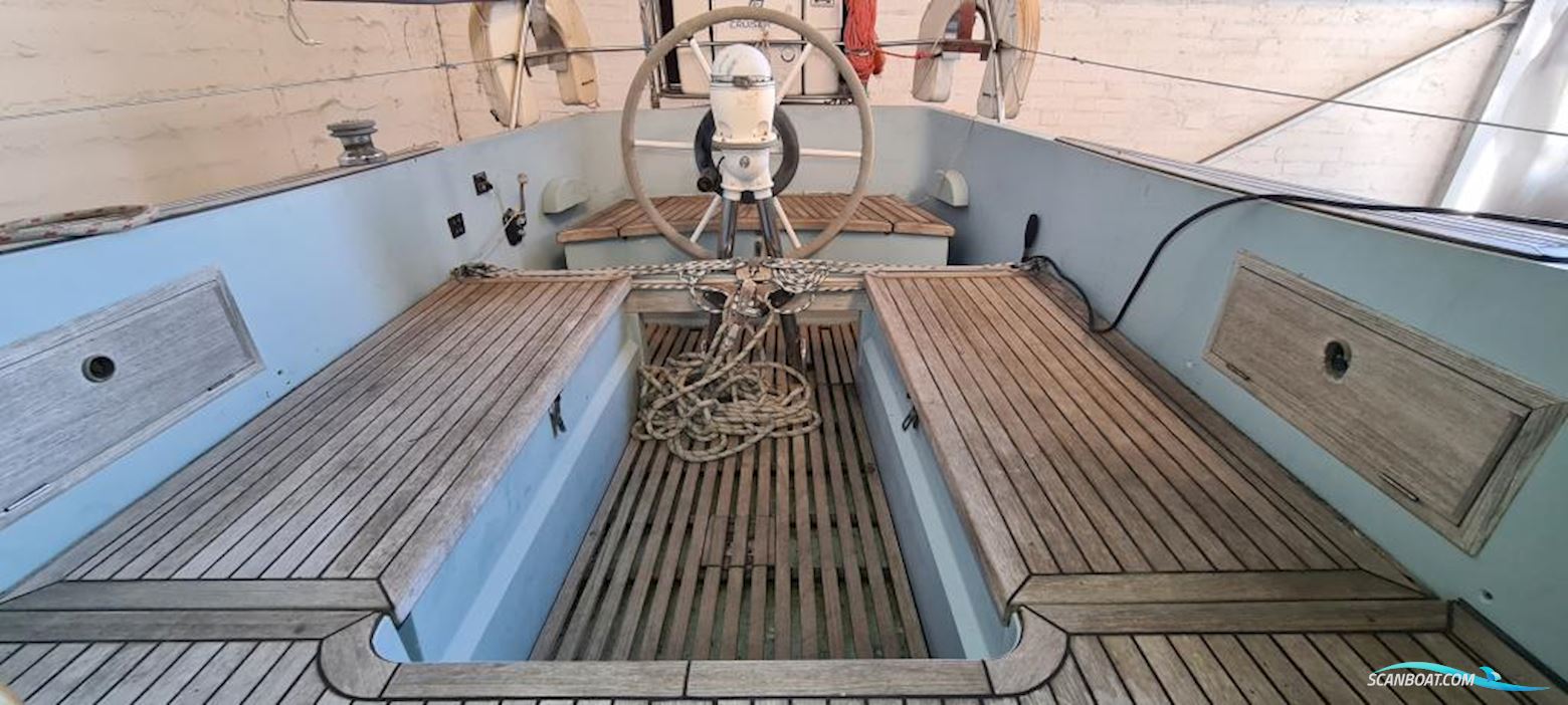 Camper & Nicholsons 35