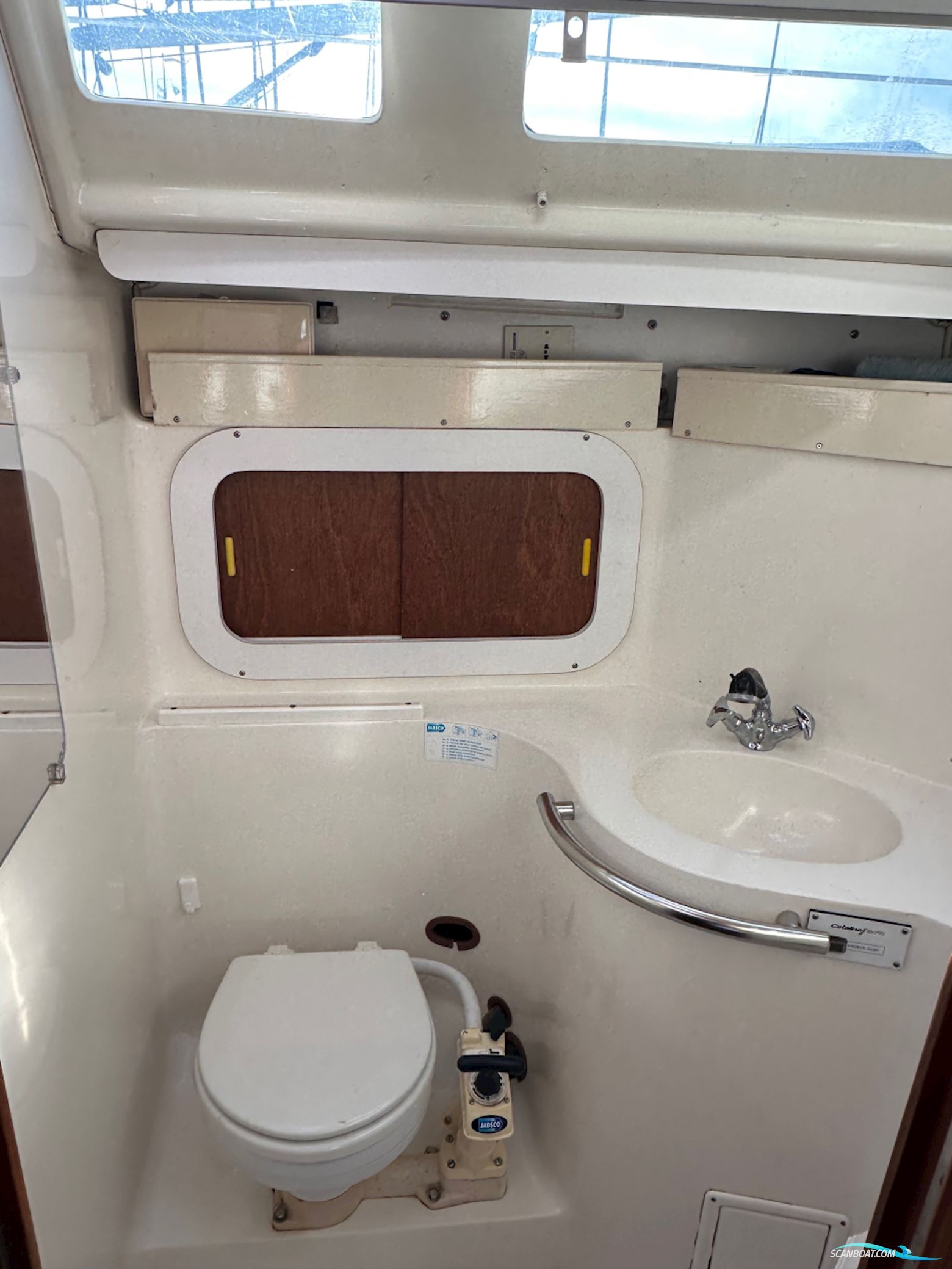 Catalina 320