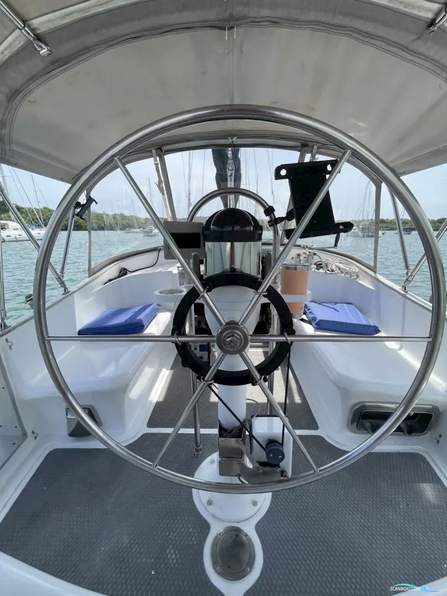 Challenger Anacapa 42
