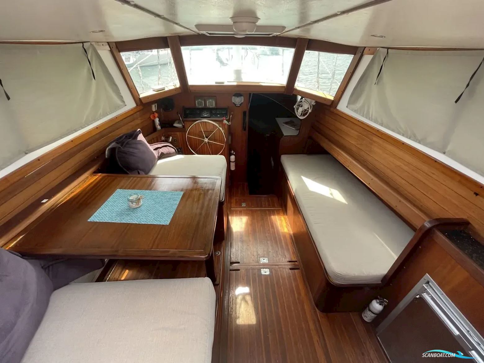 Challenger Anacapa 42