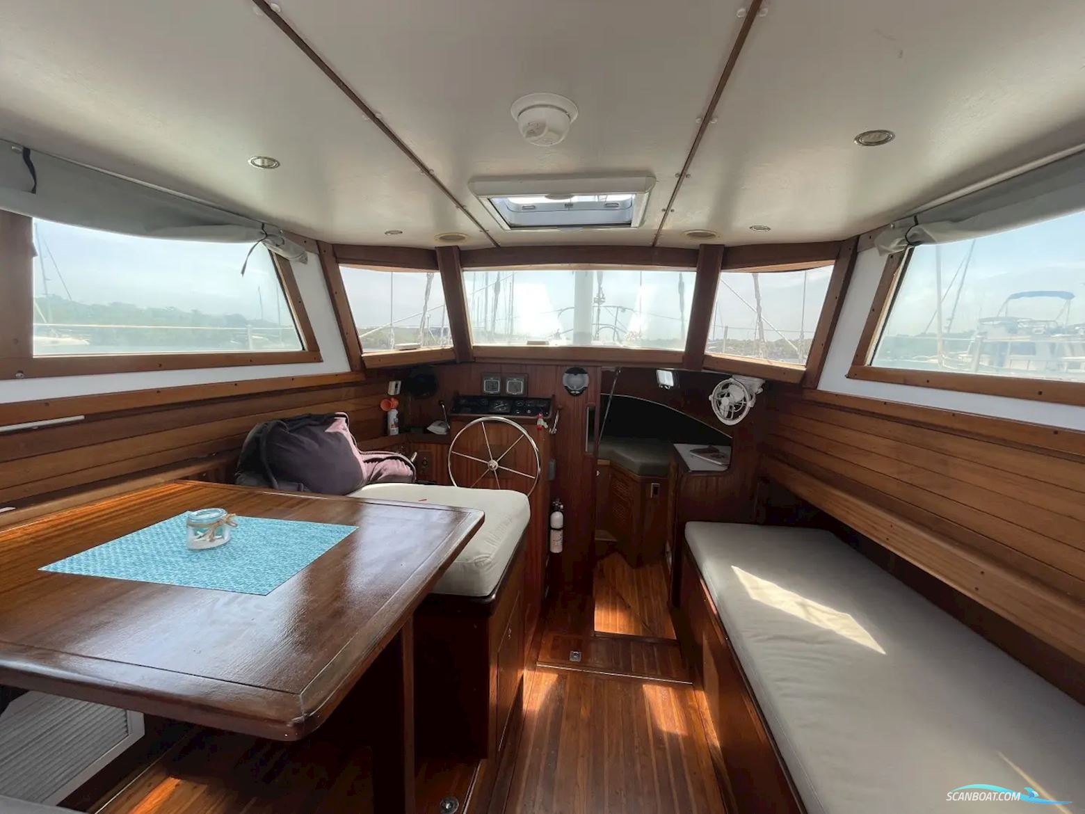 Challenger Anacapa 42