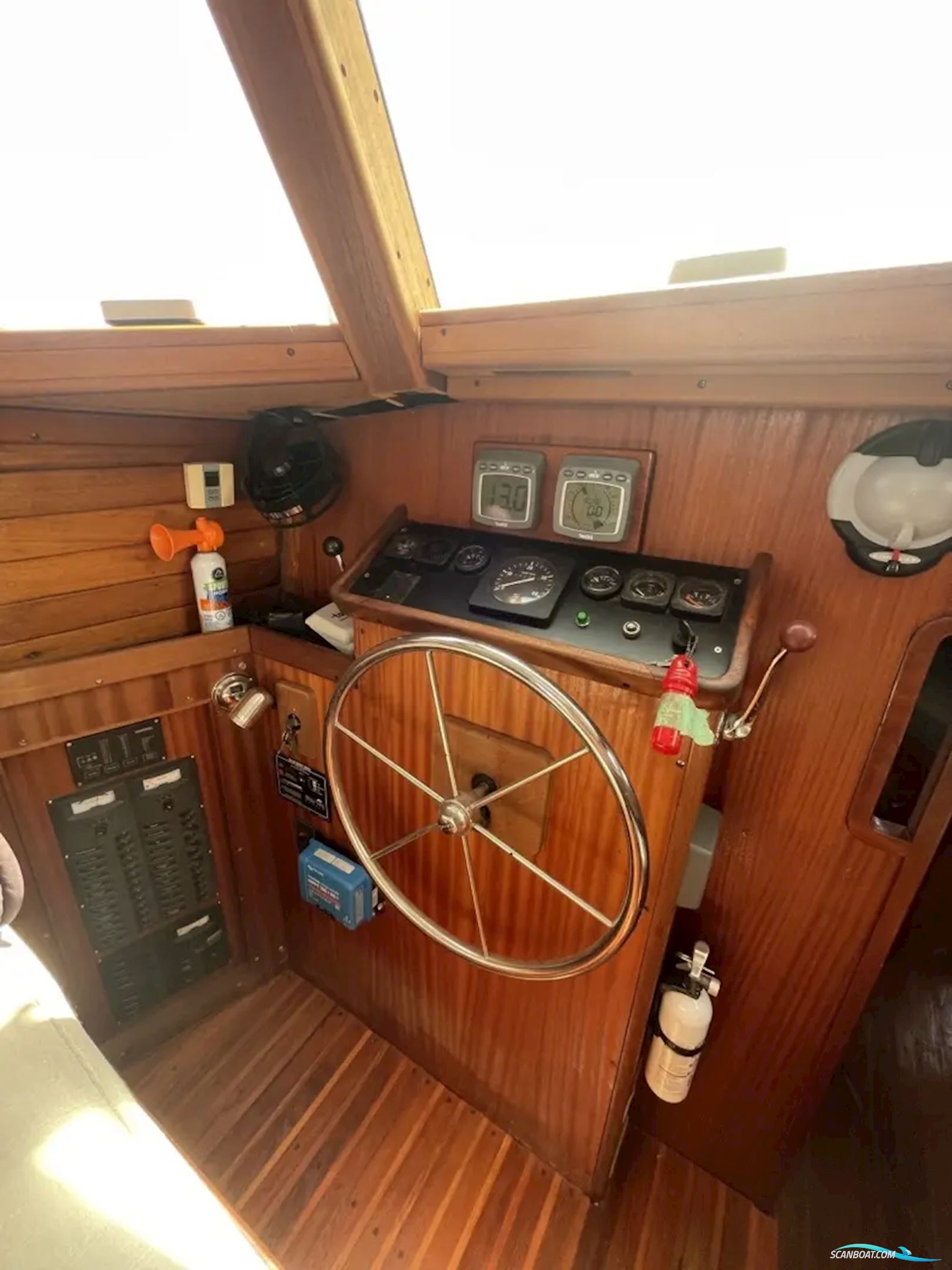 Challenger Anacapa 42