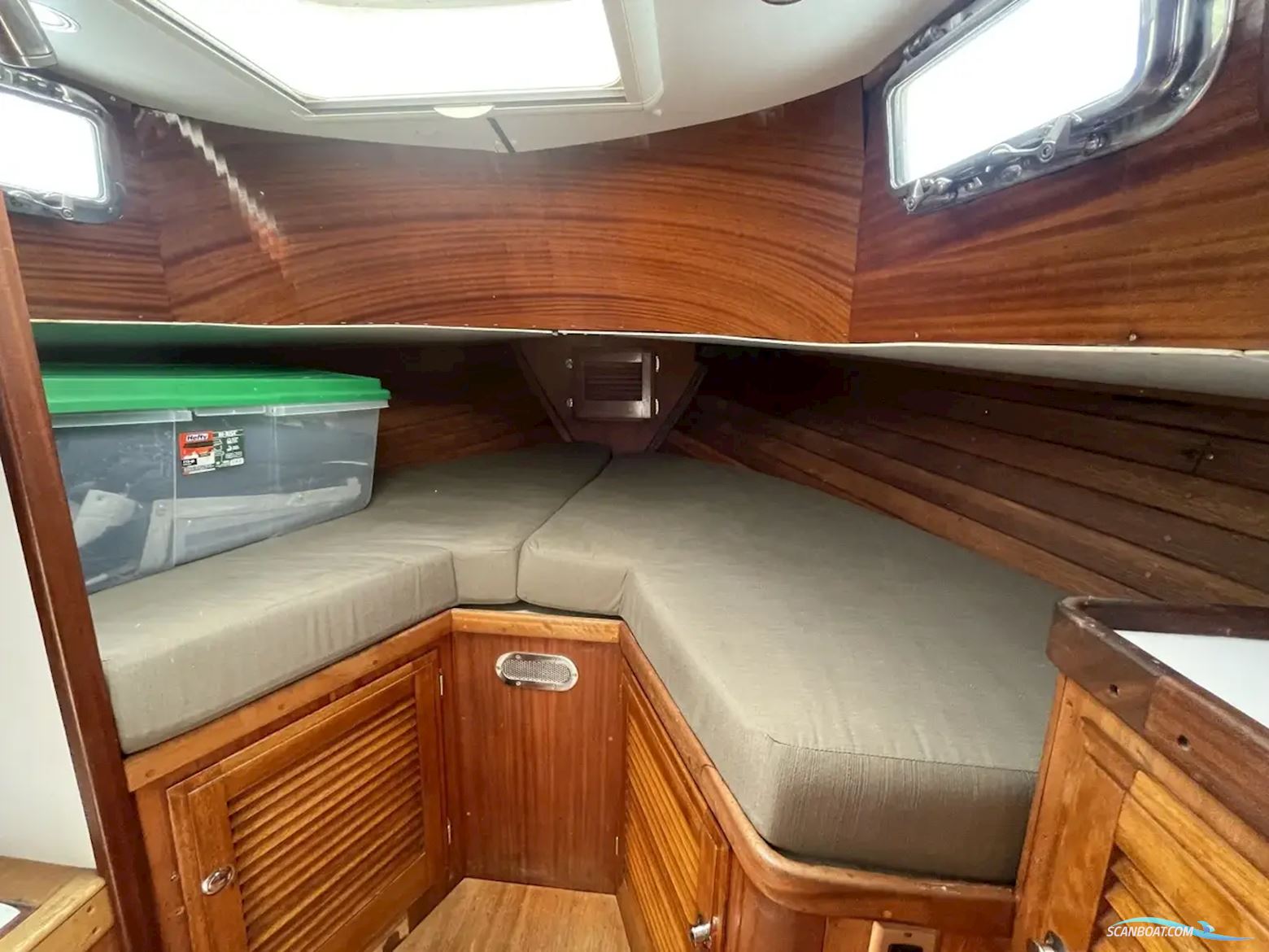 Challenger Anacapa 42