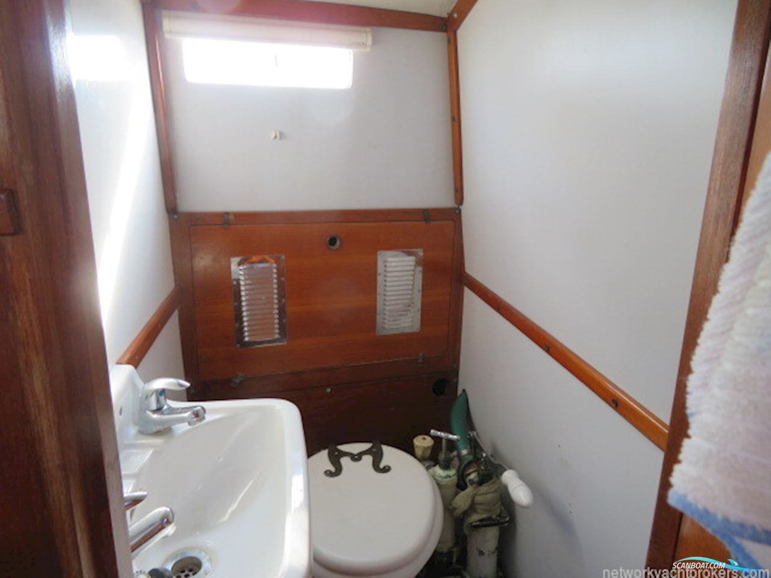 Classic Yacht Great Dane 37