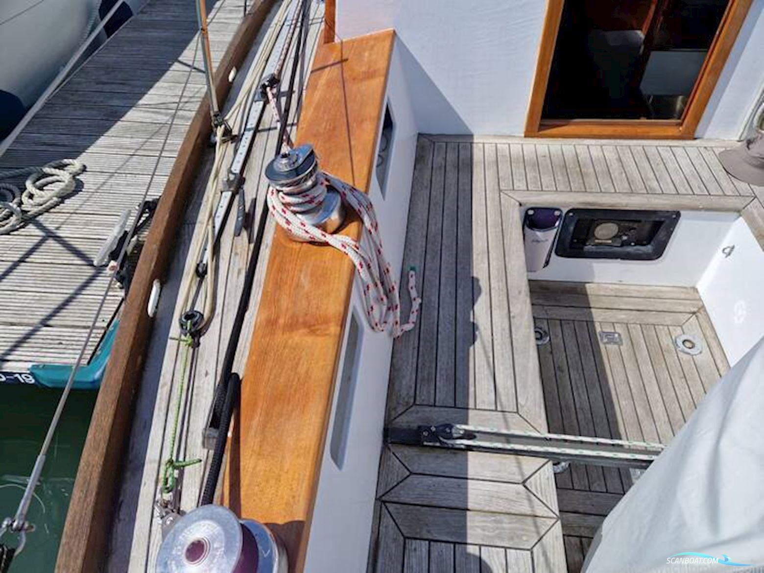 Classic Yacht Robertson 35