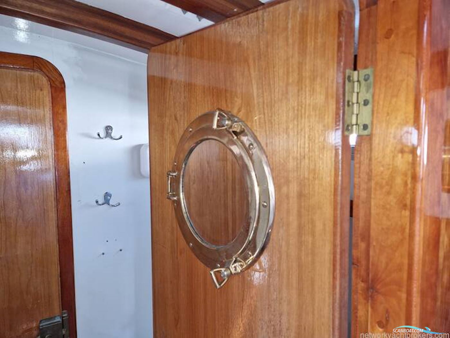 Classic Yacht Robertson 35