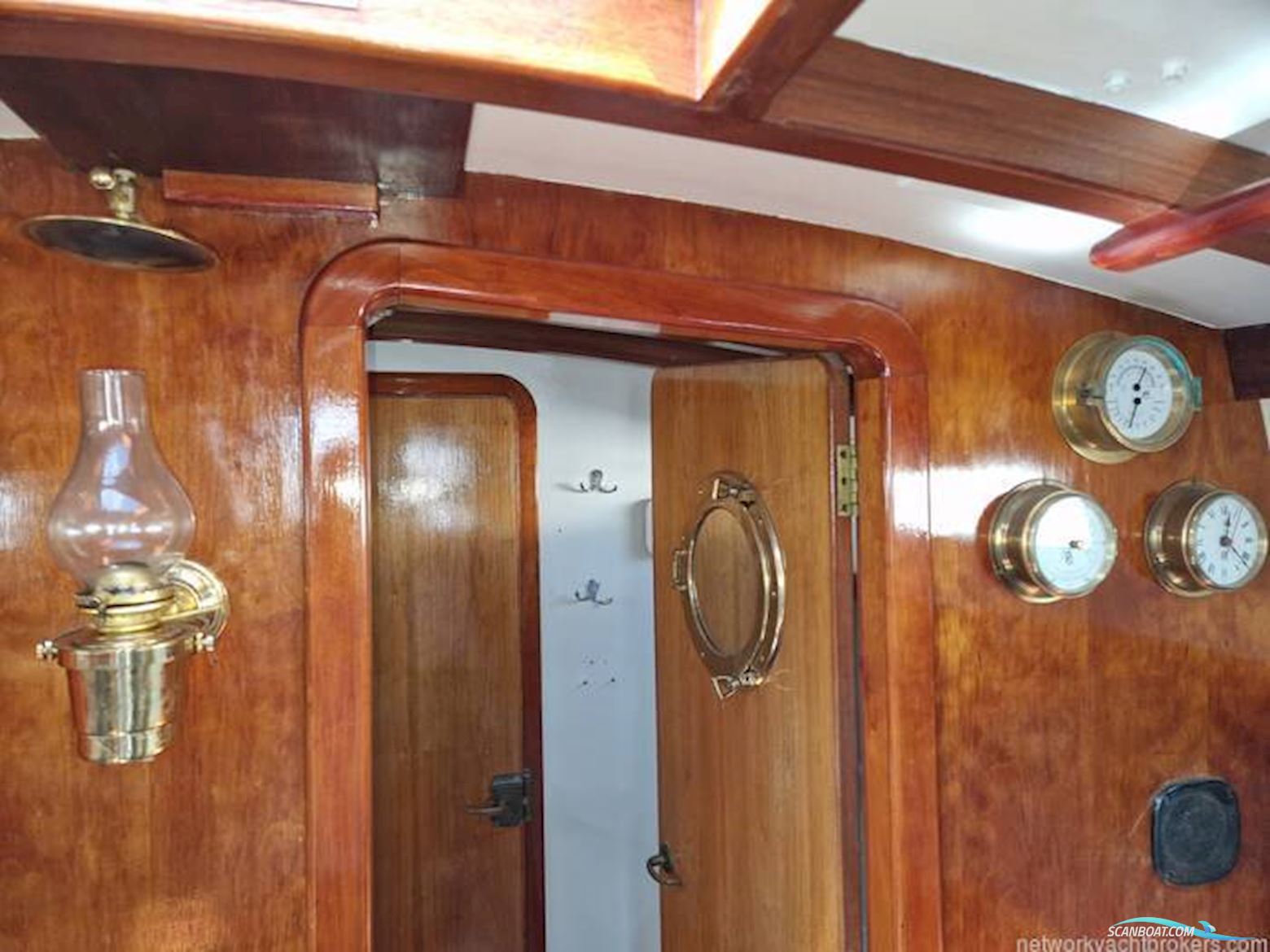 Classic Yacht Robertson 35