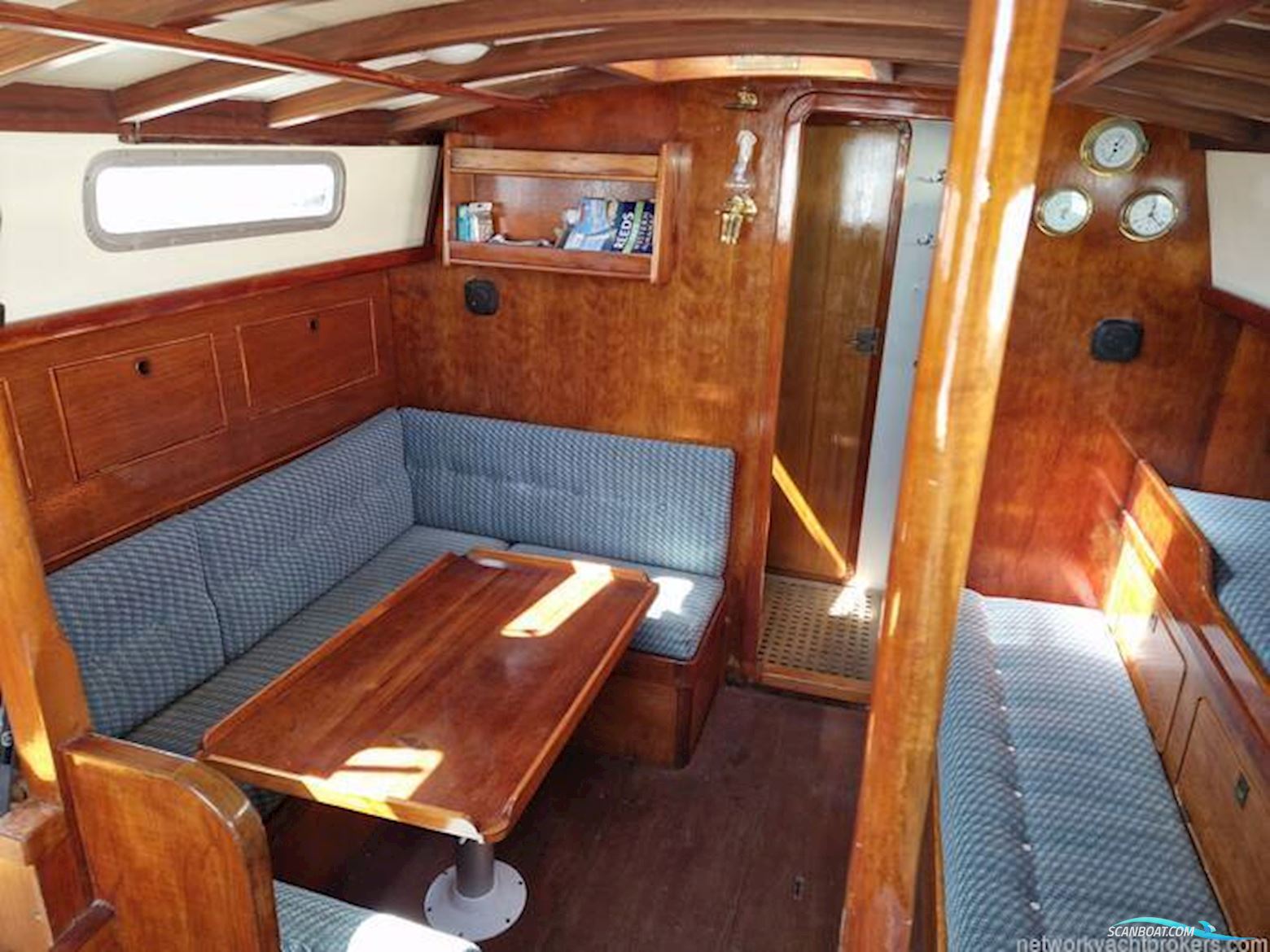 Classic Yacht Robertson 35