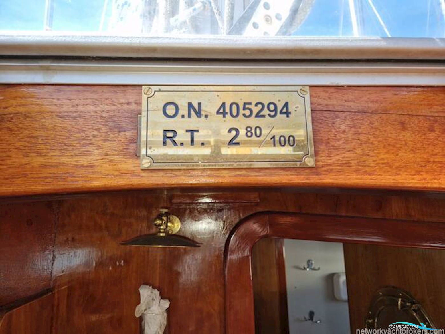 Classic Yacht Robertson 35