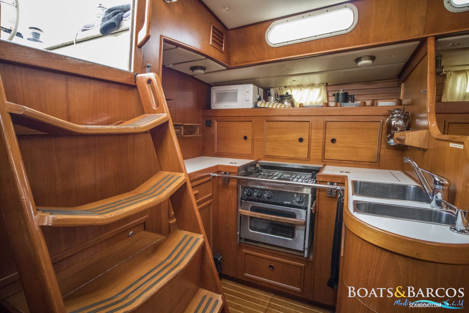 Contest Yachts 43