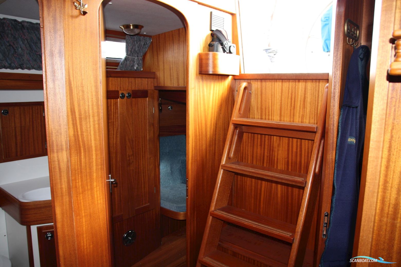 Contrast Contrast 400