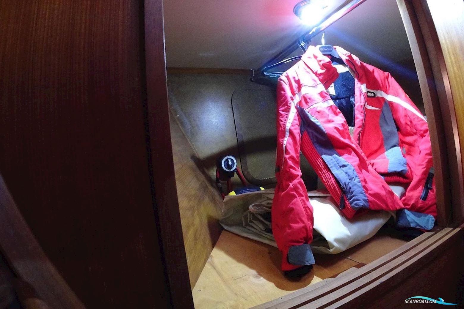 Custom Built Hout bay 40