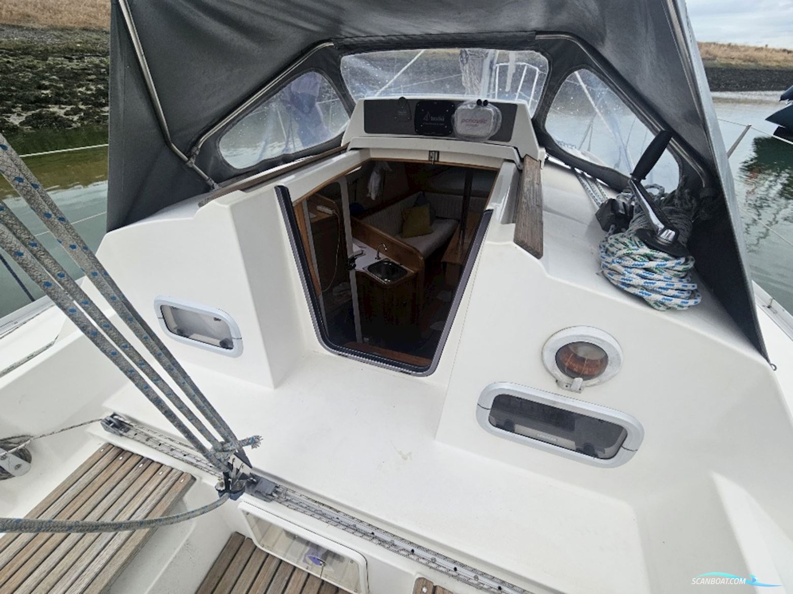 Dufour 28