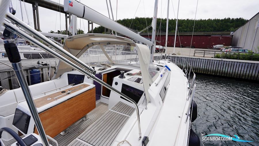 Dufour 390